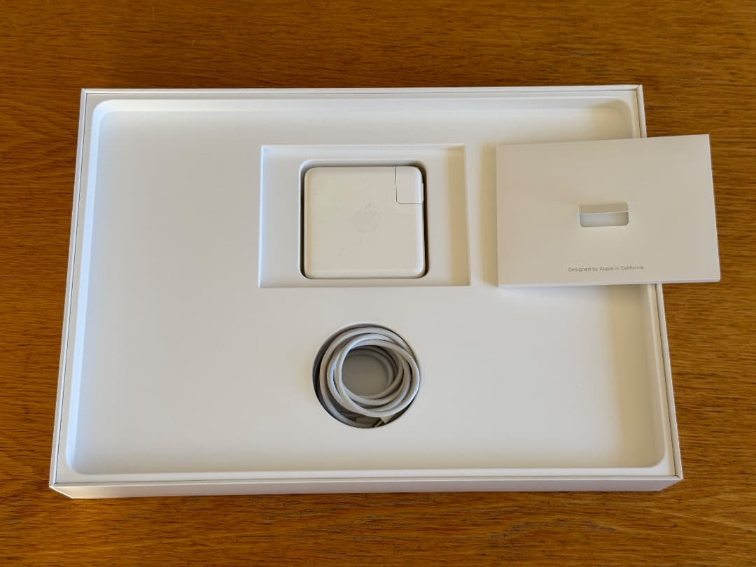 MacBook Pro 2018 i9 (15インチ)