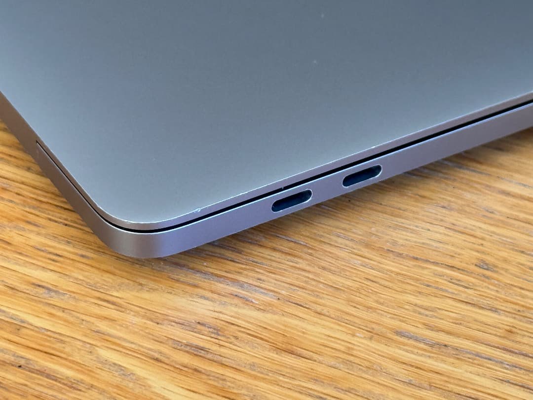 MacBook Pro 2018 i9 (15インチ)