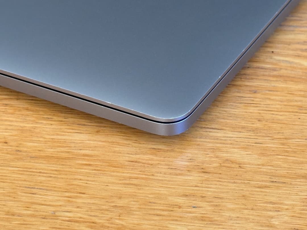 MacBook Pro 2018 i9 (15インチ)