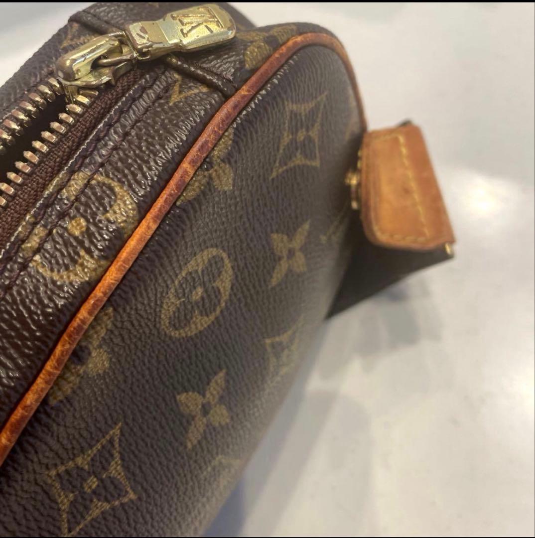 LOUIS VUITTONボディバッグ　斜め掛けバック　ガンジュ　ルイヴィトン
