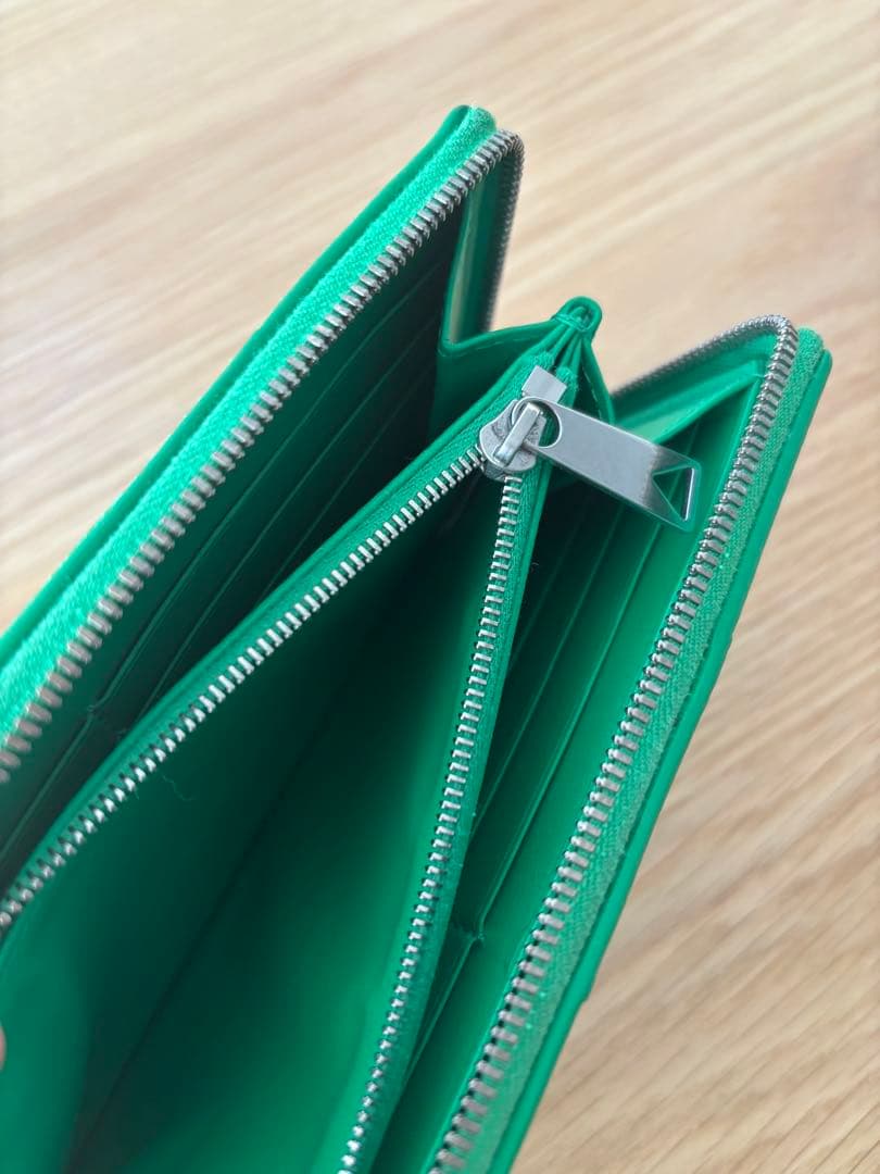 BOTTEGA VENETA カセット ジップアラウンドウォレット　長財布