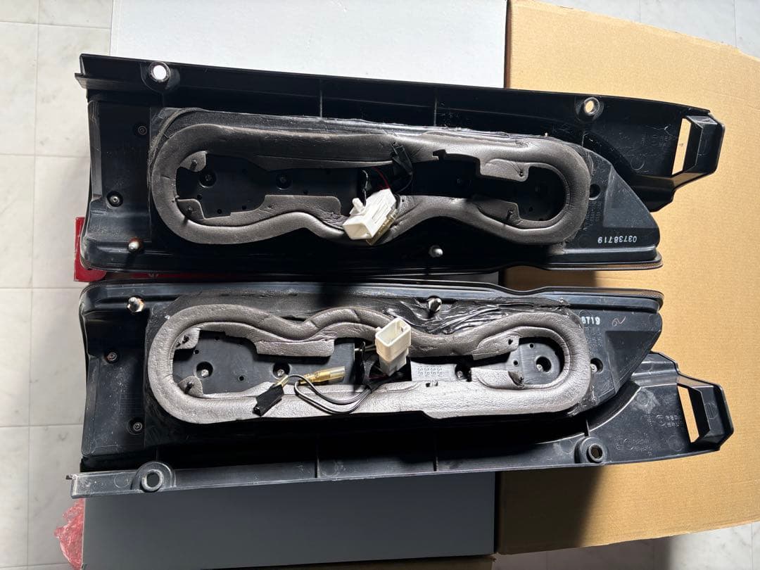 もっと値下げ！Valenti LEDテールランプ ハイエース用 スモーク