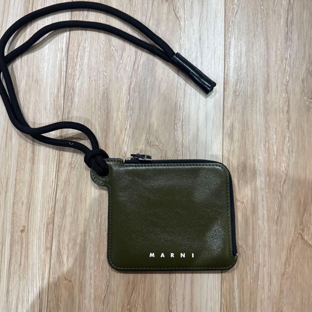 MARNI マルニ　ケース オリーブグリーン ブラック