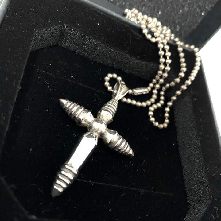 STANLEY GUESS☆スモールクロスペンダント☆新品未使用☆