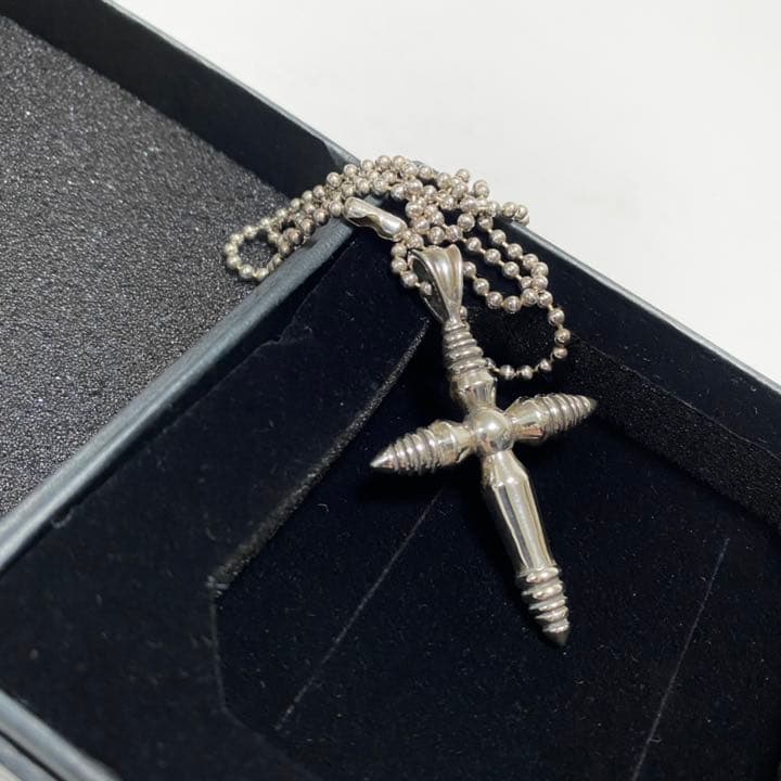 STANLEY GUESS☆スモールクロスペンダント☆新品未使用☆