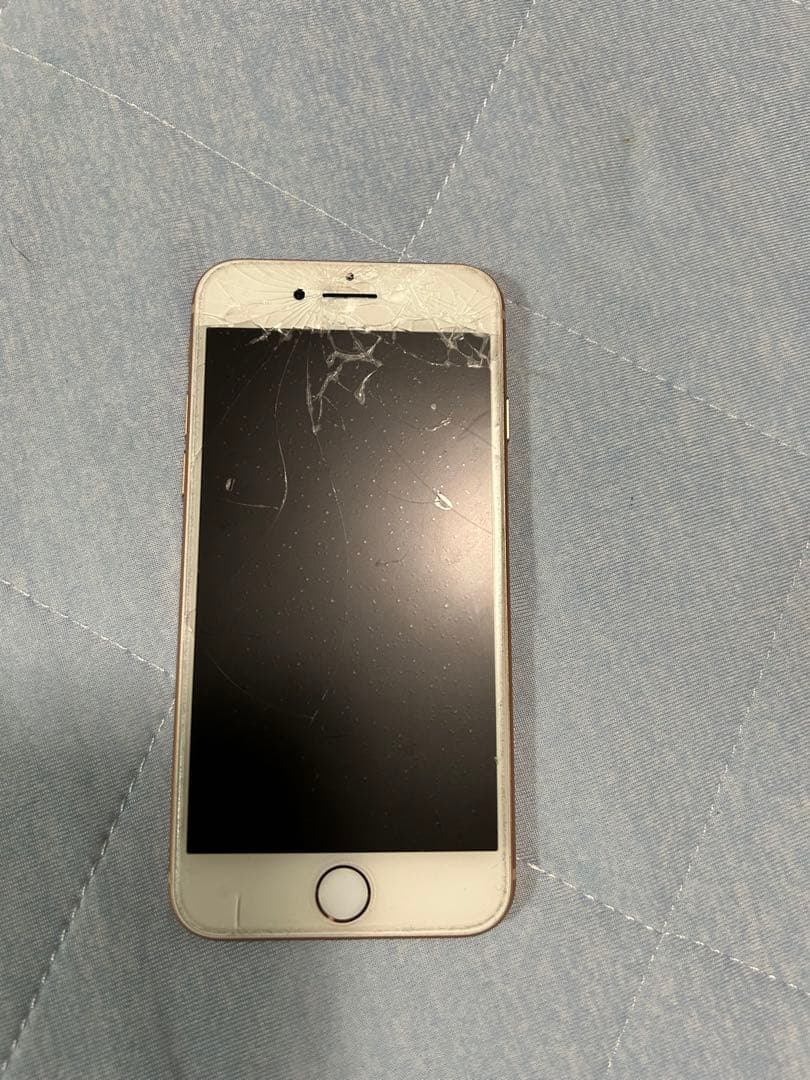 割れ有iPhone 8 ゴールド 極美品