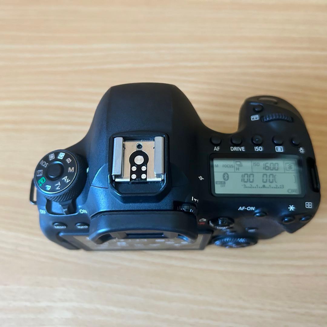 【良品】Canon EOS 6D Mark II ボディ・バッテリー2個つき‼️