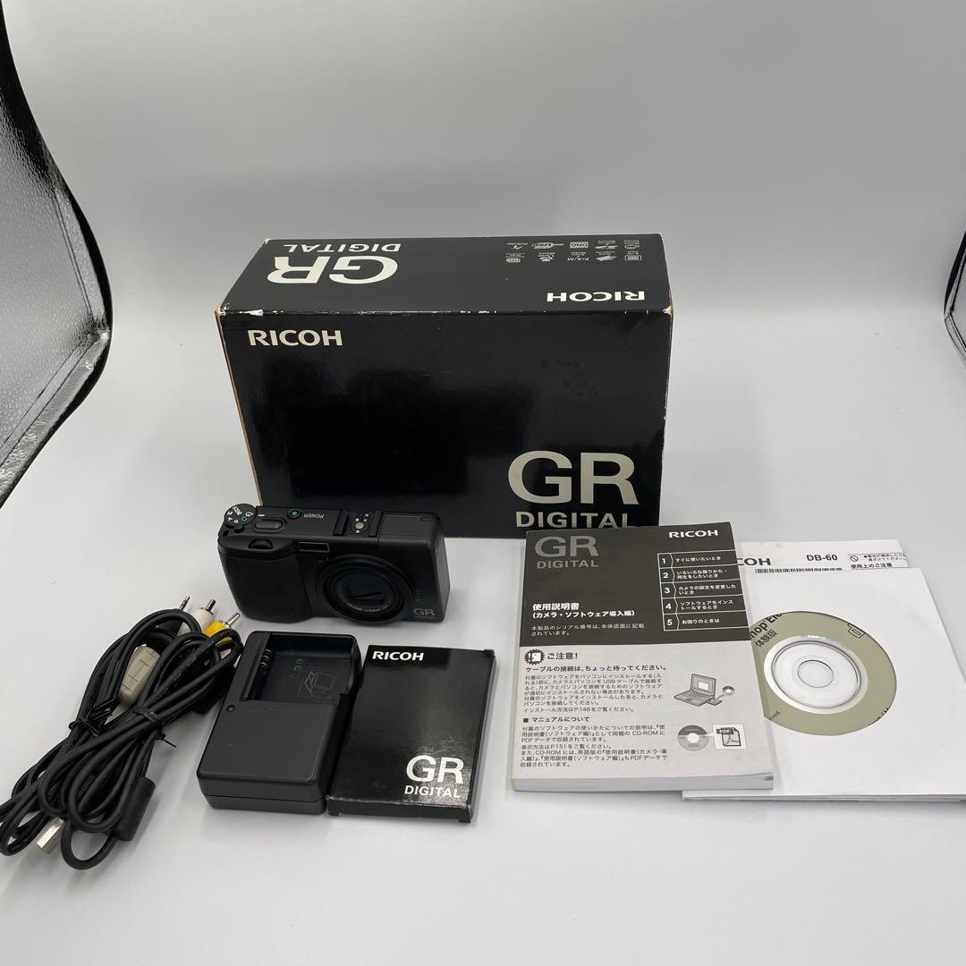 RICOH GR DIGITAL 本体と付属品