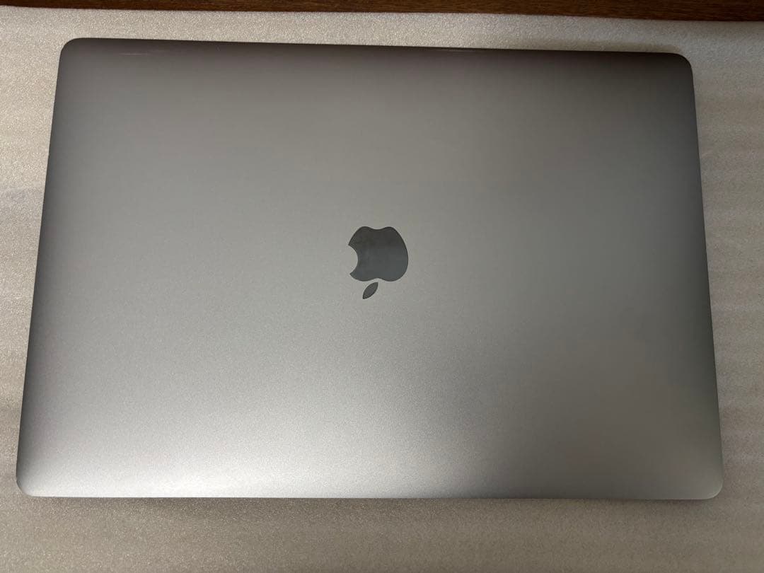 Macbook Pro 15インチ　A1990 i7 Touch Bar ID