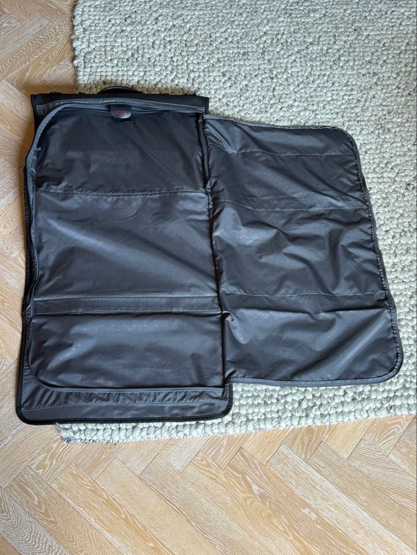 TUMI ガーメントバッグ – ほぼ未使用・極美品