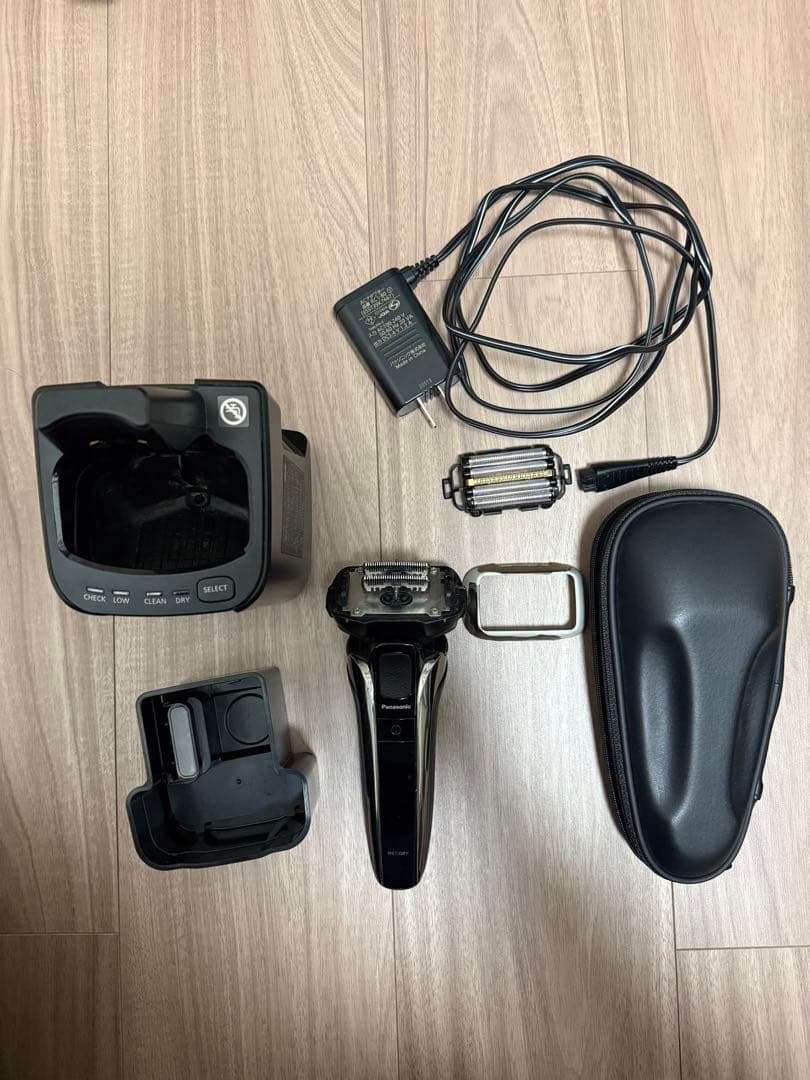 パナソニック　電気シェーバー　ラムダッシュPRO 5枚刃　ES-LV9V-S