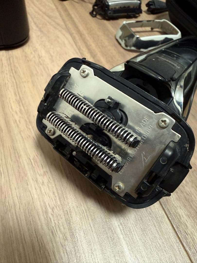 パナソニック　電気シェーバー　ラムダッシュPRO 5枚刃　ES-LV9V-S