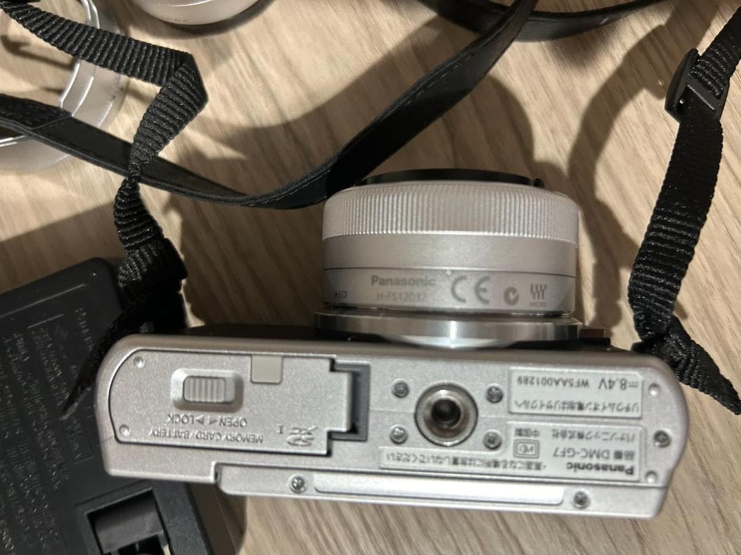 ★送料無料★美品 Panasonic LUMIX DMC-GF7W ミラーレス