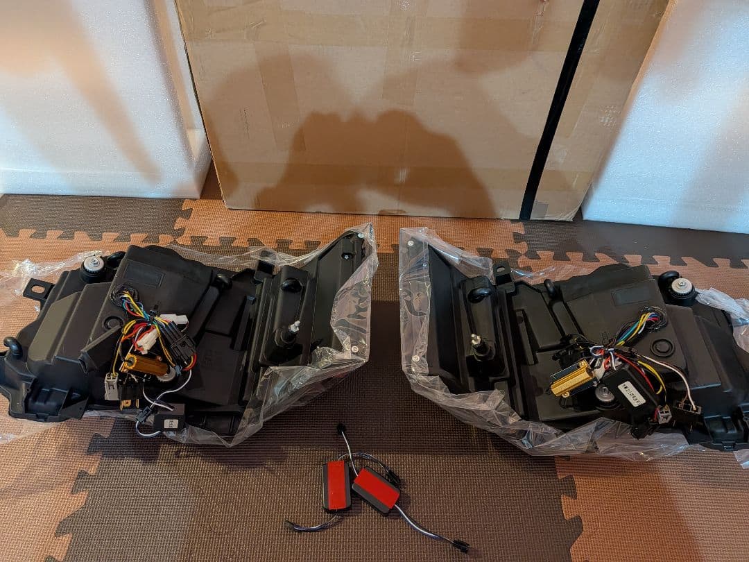 ハイエースヘッドライトセット ブラック 未使用