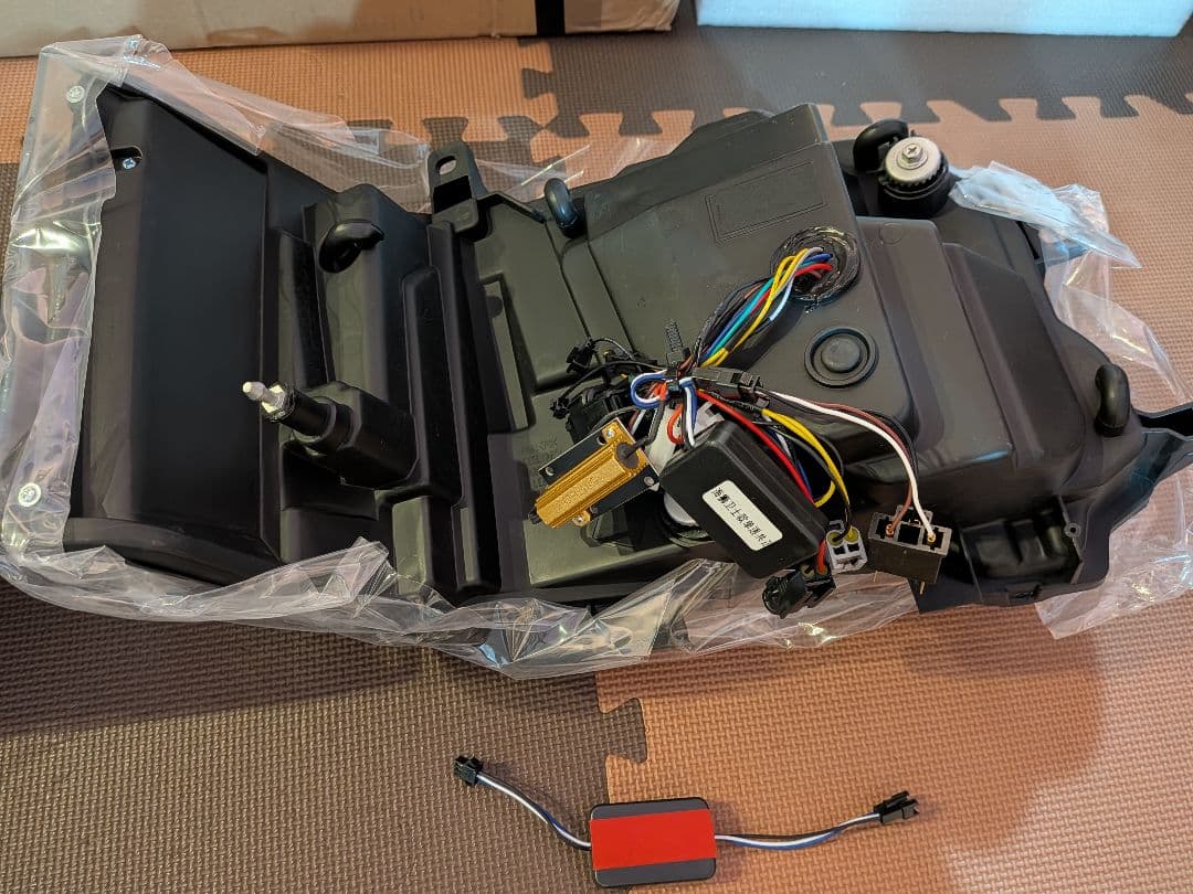 ハイエースヘッドライトセット ブラック 未使用