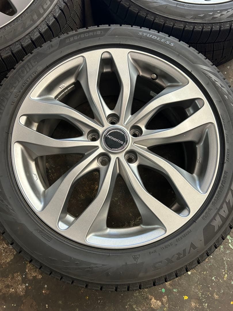 18インチスタッドレスタイヤホイールセット美品