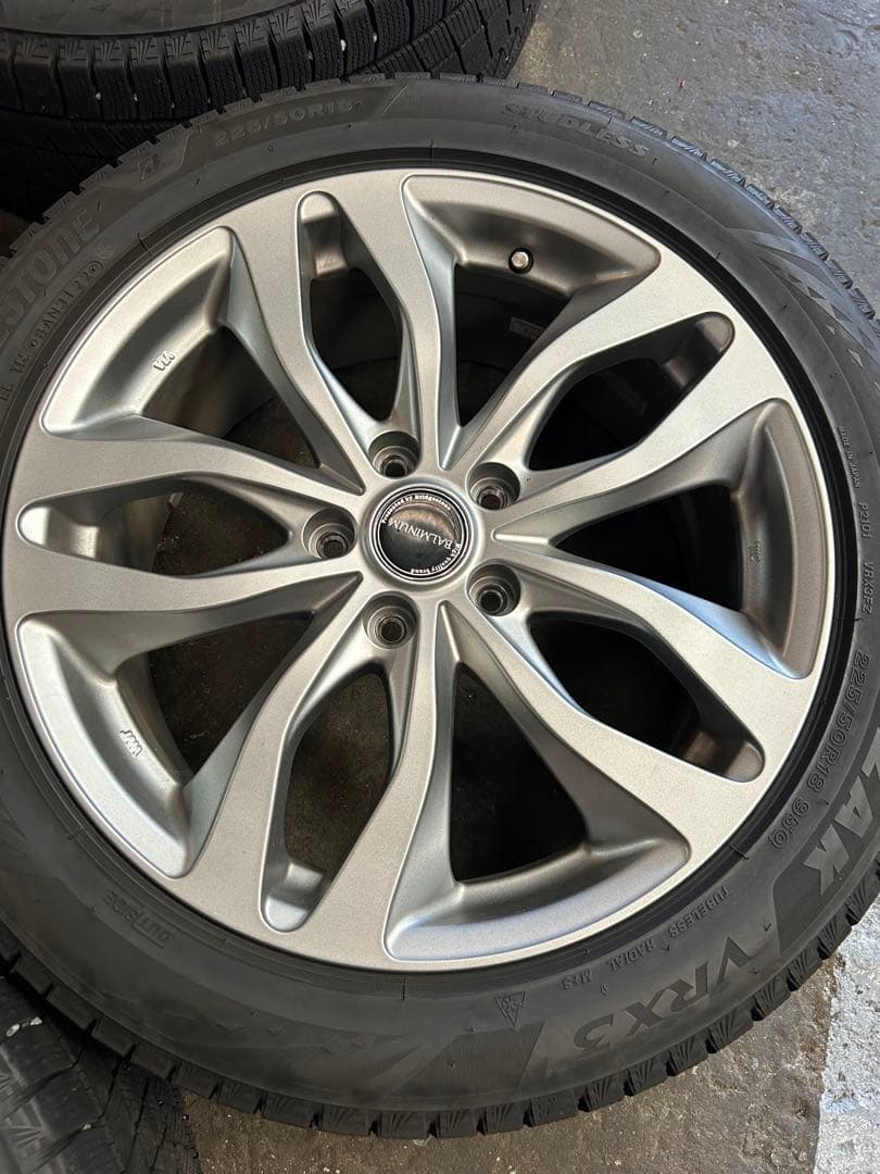 18インチスタッドレスタイヤホイールセット美品