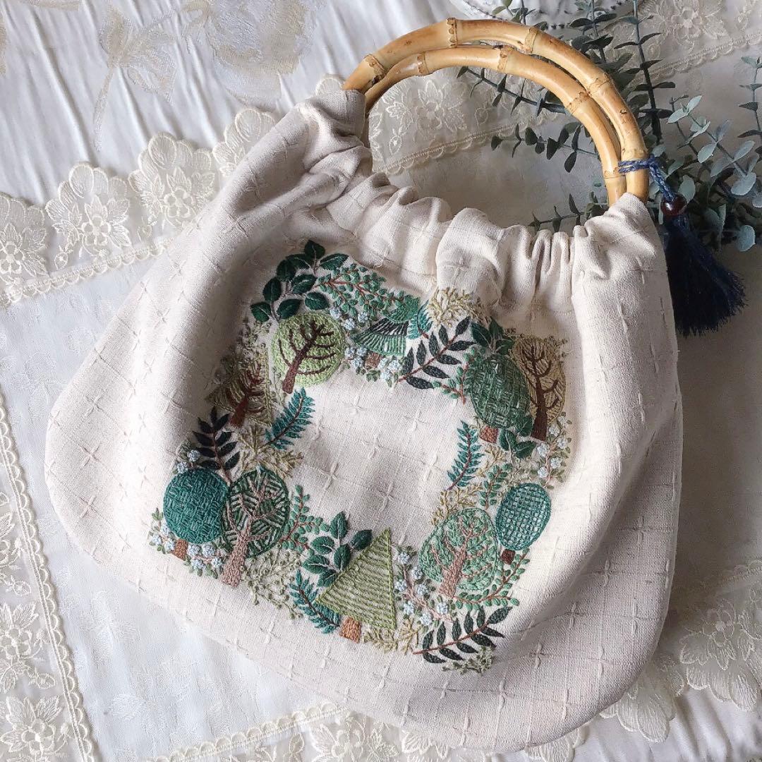 森の散歩道のバンブーバック　手刺繍　ハンドメイド
