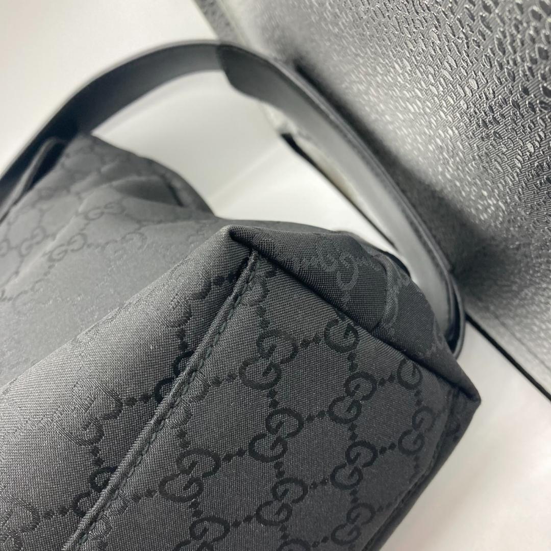 ▼GUCCI ナイロン　メッセンジャーバッグ　ブラック　272351
