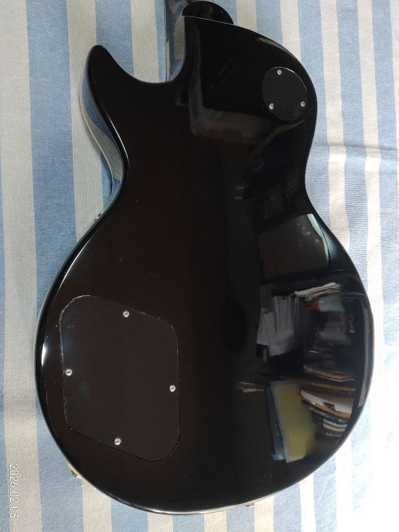 K・GarageのレスポールタイプセットネックのLost Pearlモデル美品