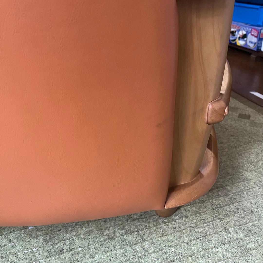 カリモク　回転式アームチェア　ソファ　1人掛け　ラック付き　たのめる便　送料込