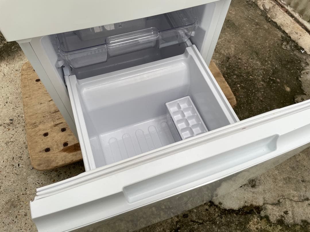 みぽぽ　近隣配達可能SHARP 152 L 2ドア冷蔵庫　SJ-D15HJ