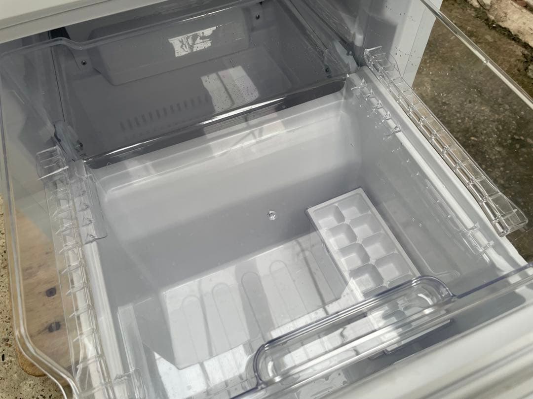 みぽぽ　近隣配達可能SHARP 152 L 2ドア冷蔵庫　SJ-D15HJ