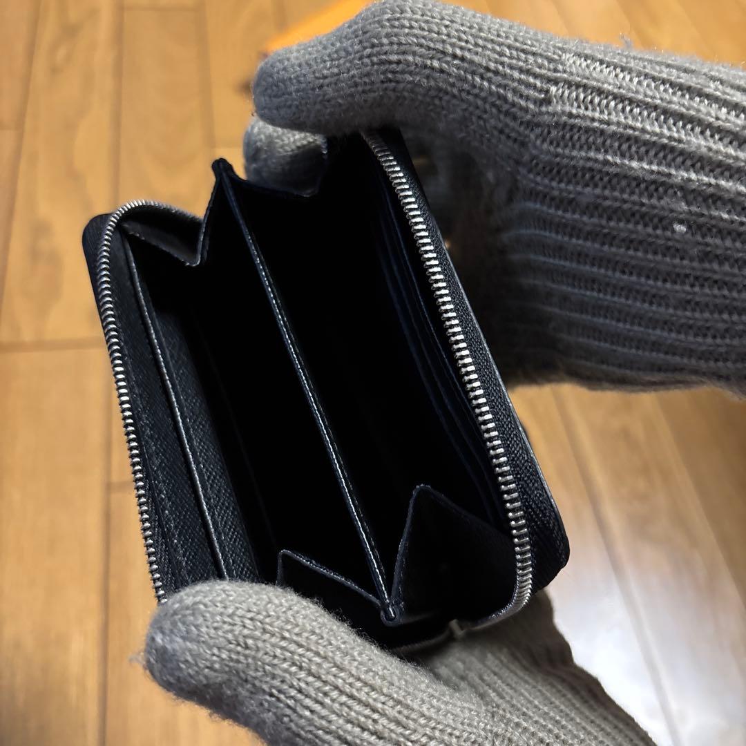 LOUIS VUITTON エピ　ブラック　ジッピーパース　ルイヴィトン