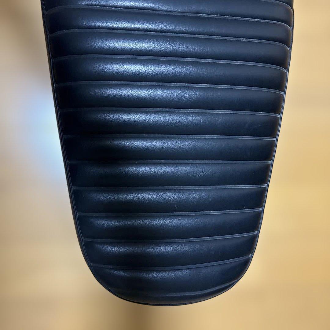 w800 純正シート、破けあり、状態悪い。