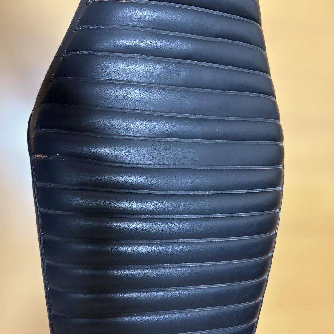 w800 純正シート、破けあり、状態悪い。