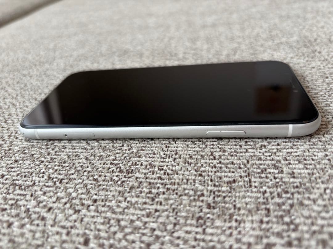 美品　 Apple iPhone XR ホワイト 本体