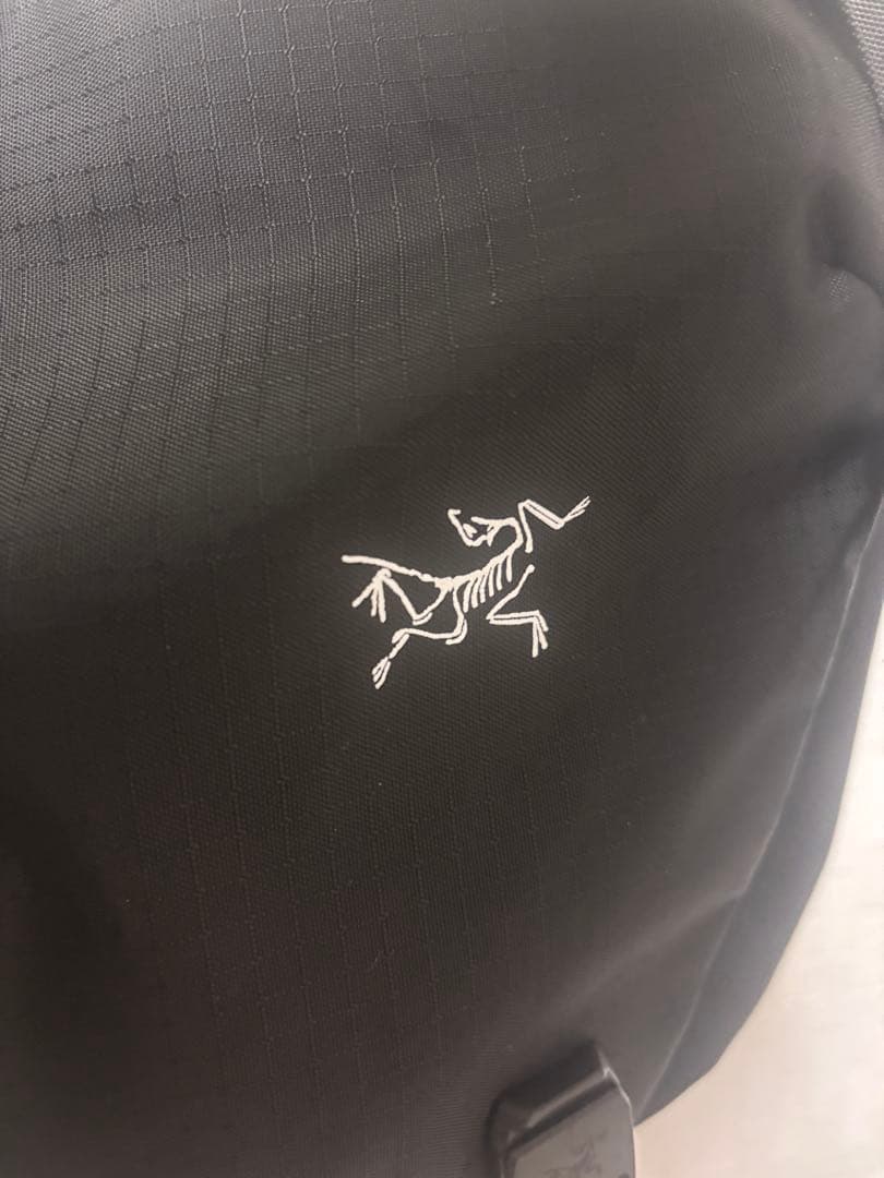 アークテリクス ブラックメッセンジャーバッグ