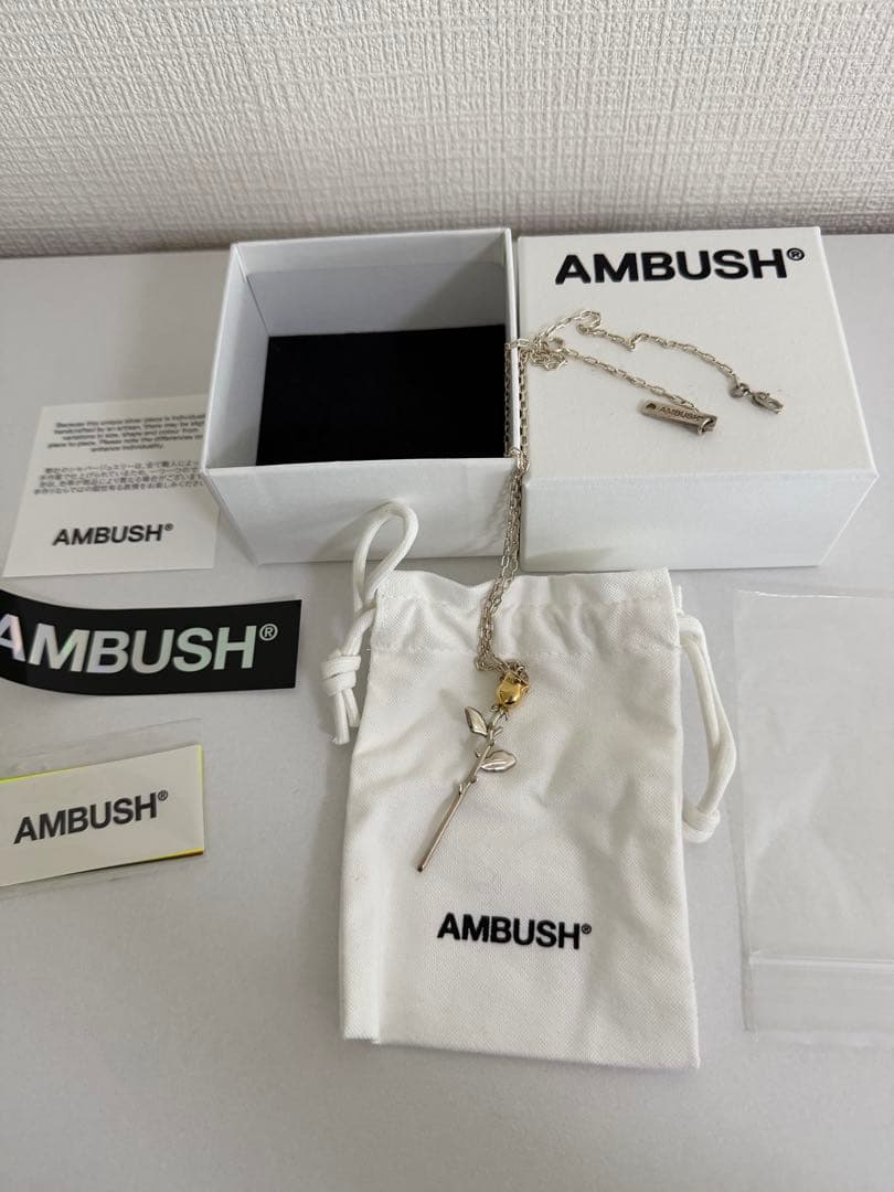 アクセサリー AMBUSH ROSE CHARM NECKLACE