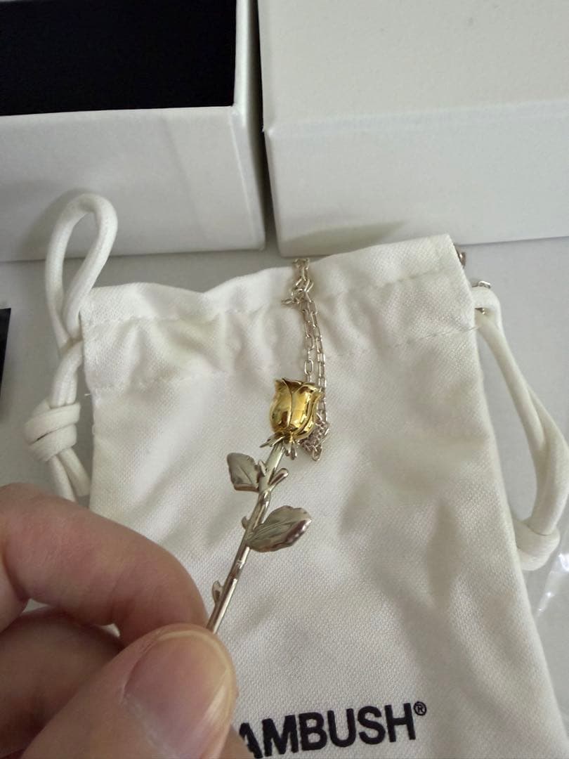 アクセサリー AMBUSH ROSE CHARM NECKLACE