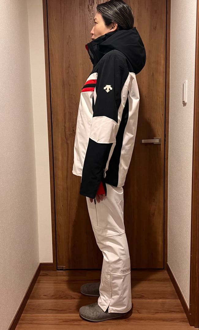 DESCENTE スキーウェア 上下女性用 ホワイト/ブラック/レッド　1回着用