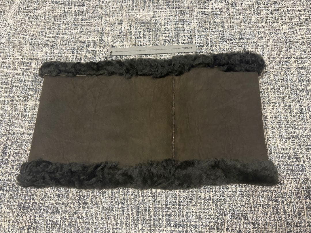 新品STRUMストラム定価2.8万ベビーベータラムダブルフェイスムートンスヌード