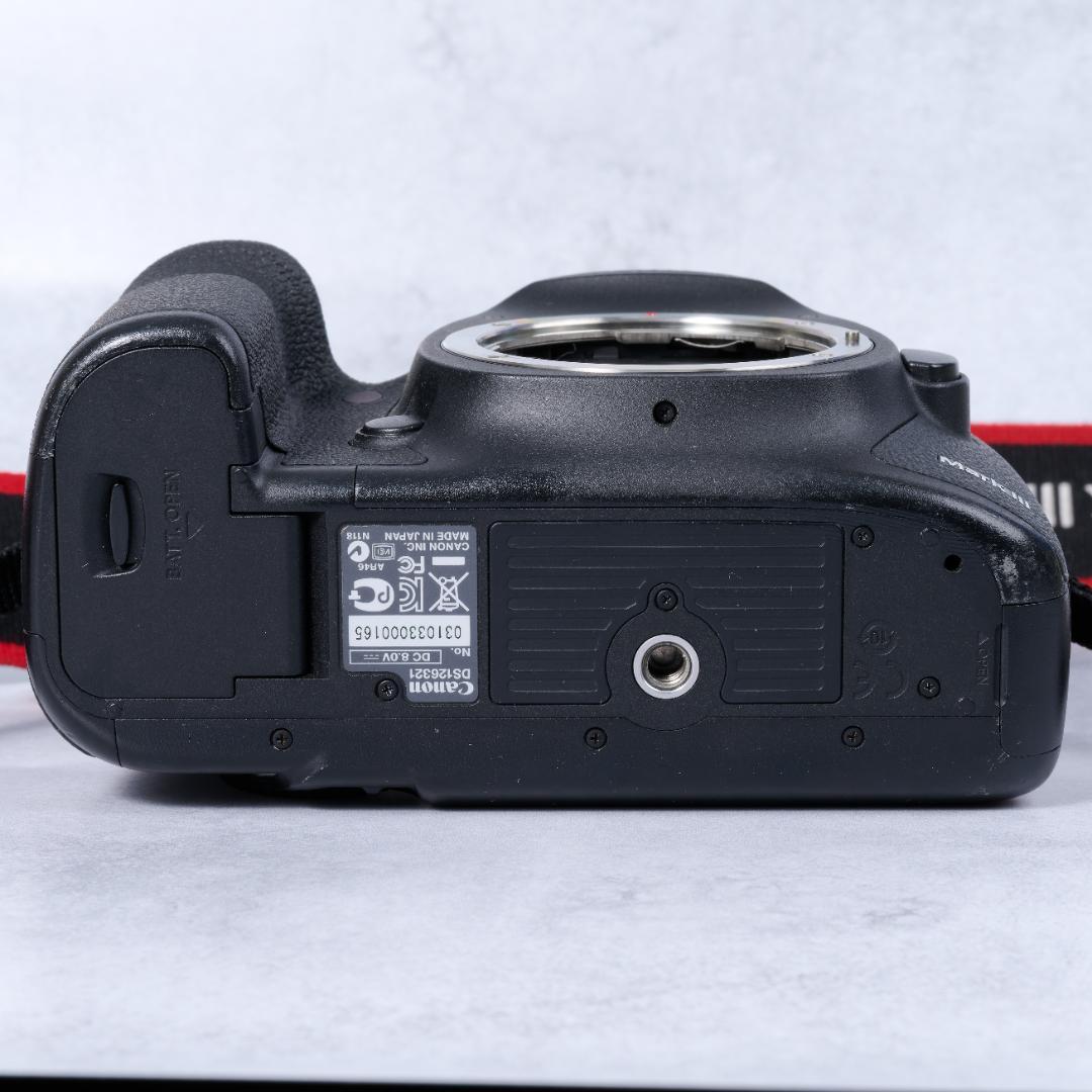 Canon EOS 5D Mark III 箱、付属品あり