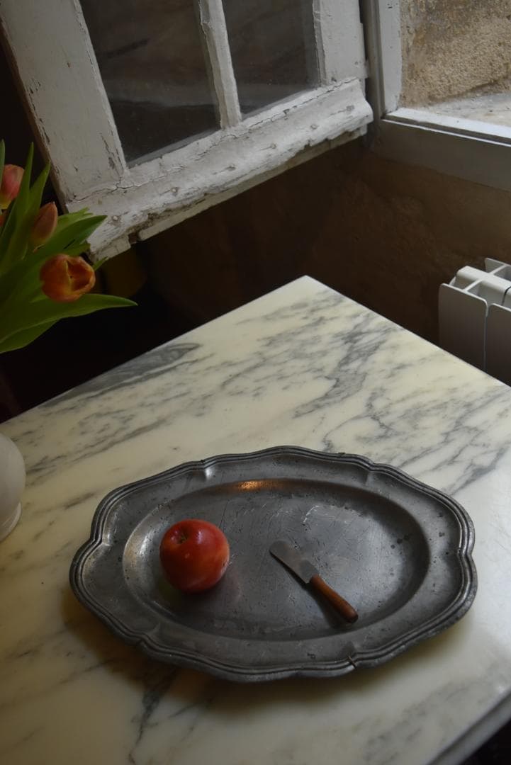 とても重いです！フランス19世紀　キズキズのエタン花リム楕円皿　アンティーク