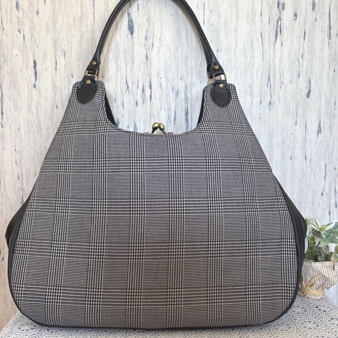 44　特大あおりがま口バッグ　ハンドメイド