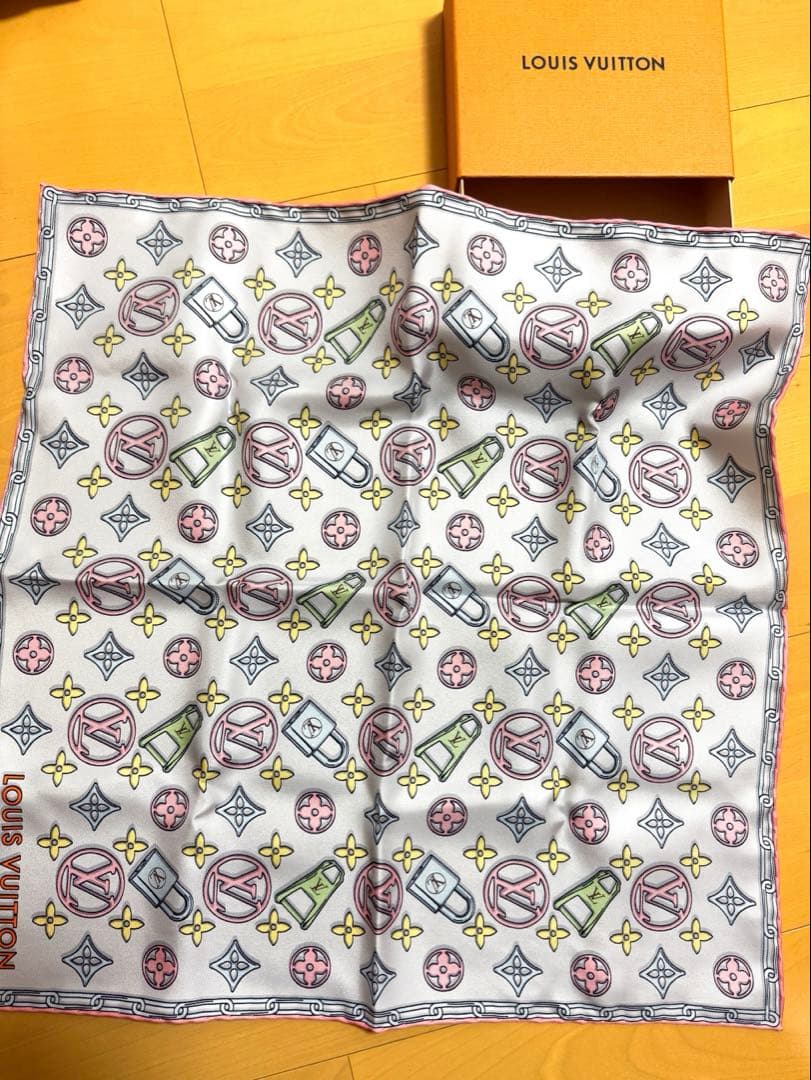 最終値下げLOUIS VUITTON モノグラム柄ハンカチ
