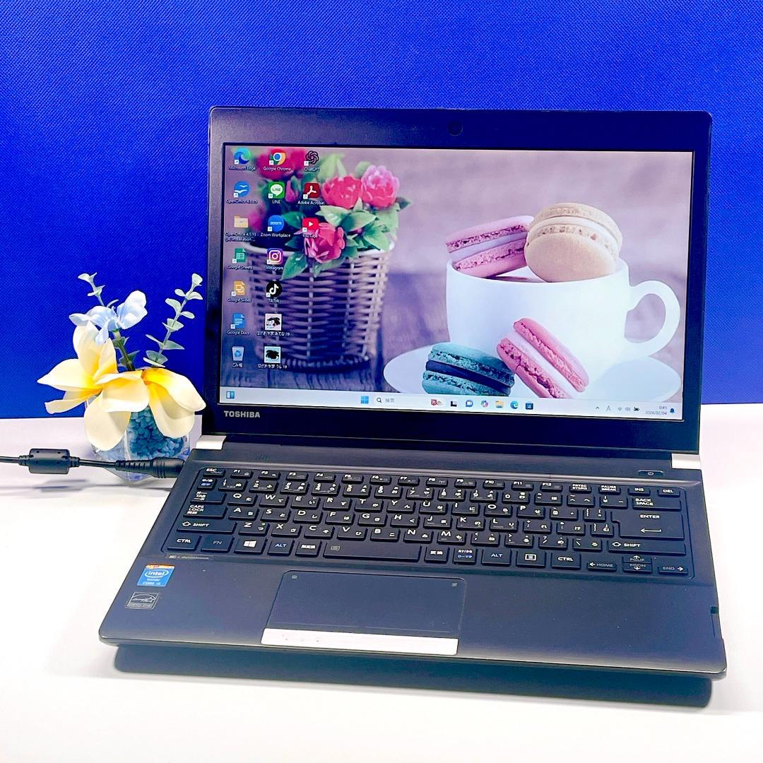 小型軽量！すぐ使える✨Windows11✨快適SSD✨東芝カメラ付ノートパソコン