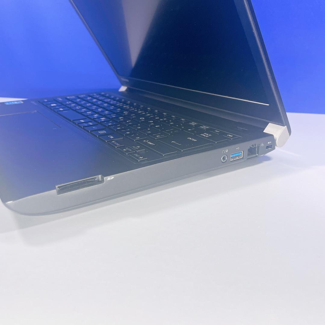 小型軽量！すぐ使える✨Windows11✨快適SSD✨東芝カメラ付ノートパソコン