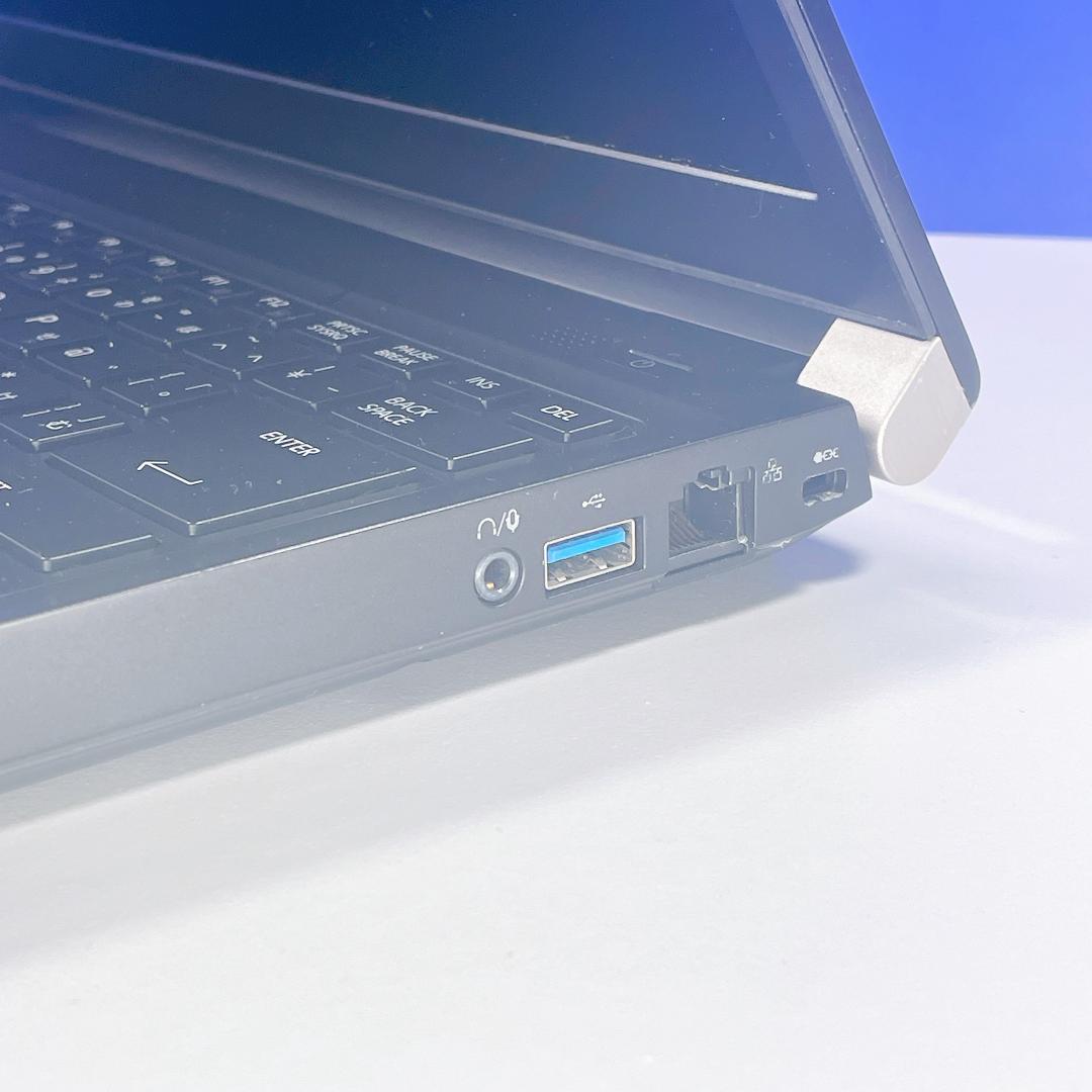 小型軽量！すぐ使える✨Windows11✨快適SSD✨東芝カメラ付ノートパソコン