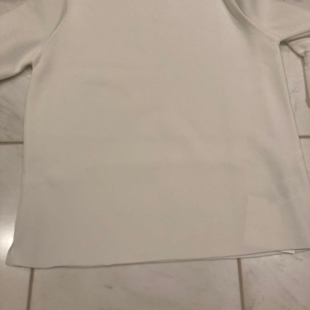 maison de dolce メゾンドドルチェ　袖サテンフレア　白トップス