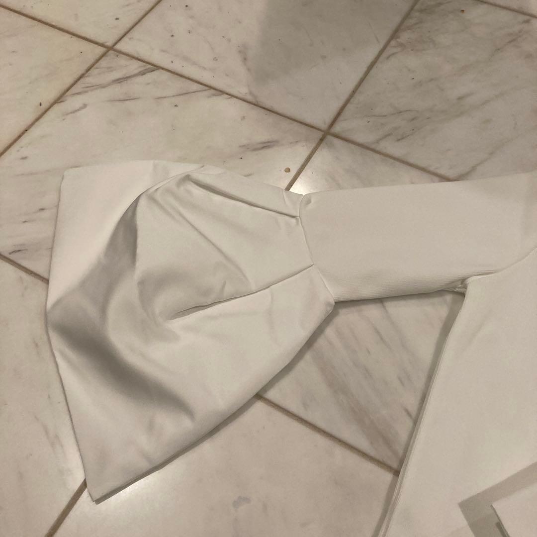 maison de dolce メゾンドドルチェ　袖サテンフレア　白トップス