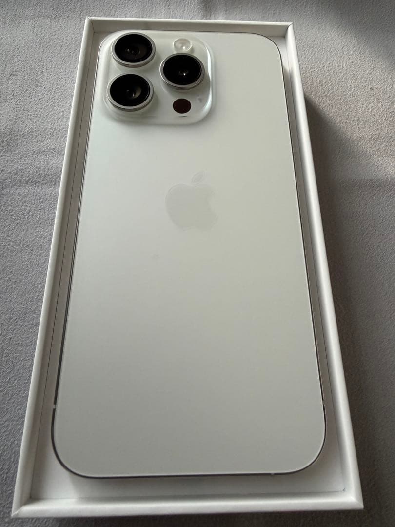 iPhone15pro 白 本体256GB 中古極美品