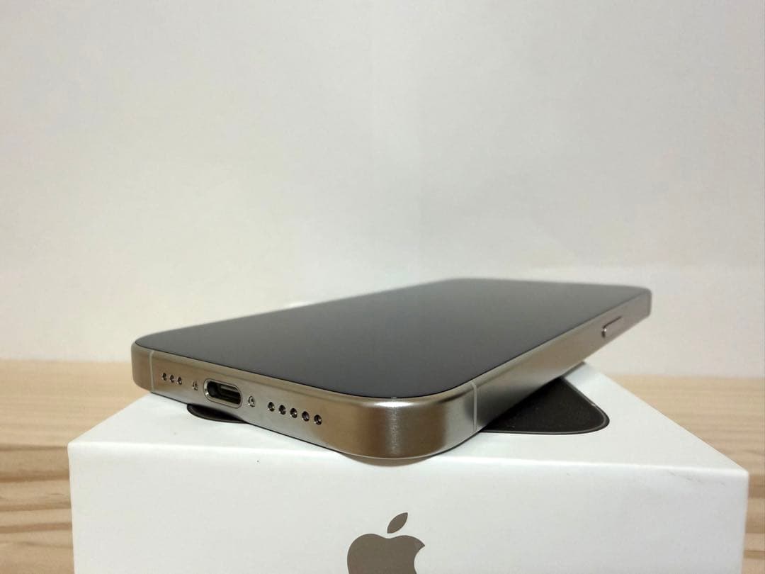 Apple iPhone 15Pro ホワイトチタニウム 128GB おまけ付き