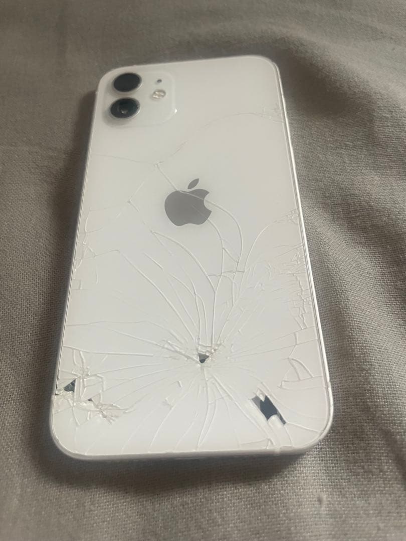 1週間限定4000円オフ‼️Apple iPhone 12 ホワイト ひび割れあり