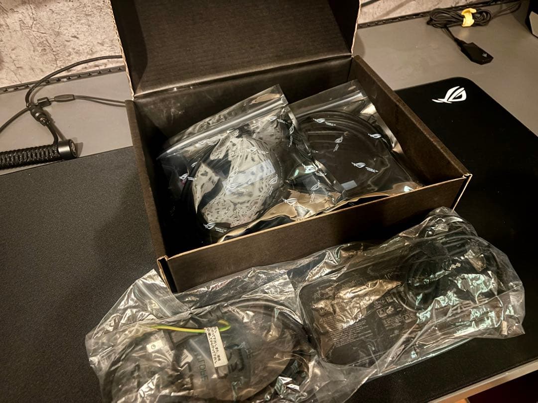 ASUS ROG Swift PG32UQ + エルゴトロンLXモニターアーム