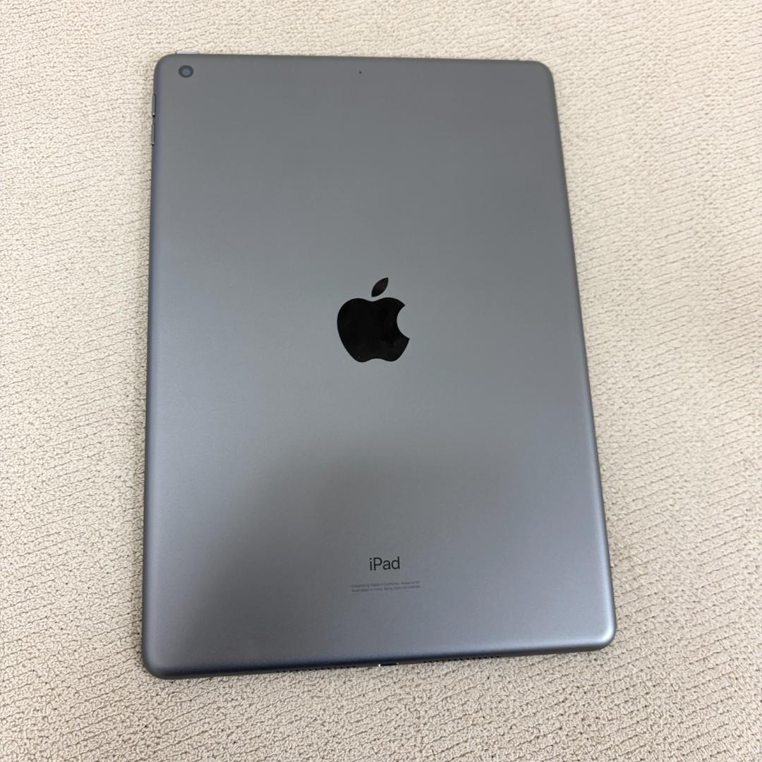 iPad Wi-Fi 32GB - スペースグレイ（第7世代）カバー付き